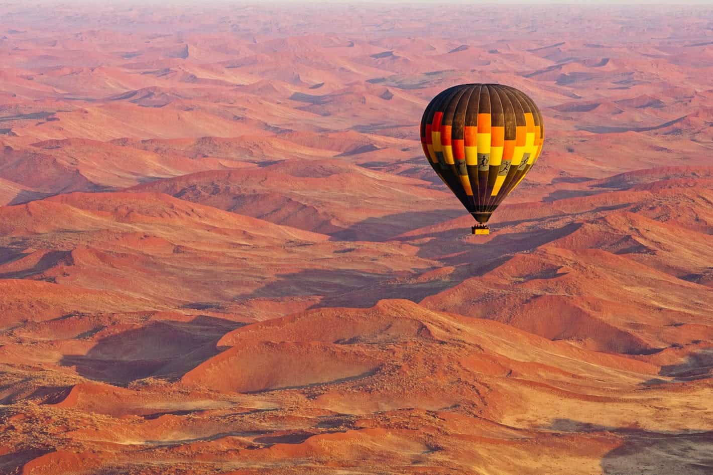 hot-air-ballooning-sossusvlei-namibia