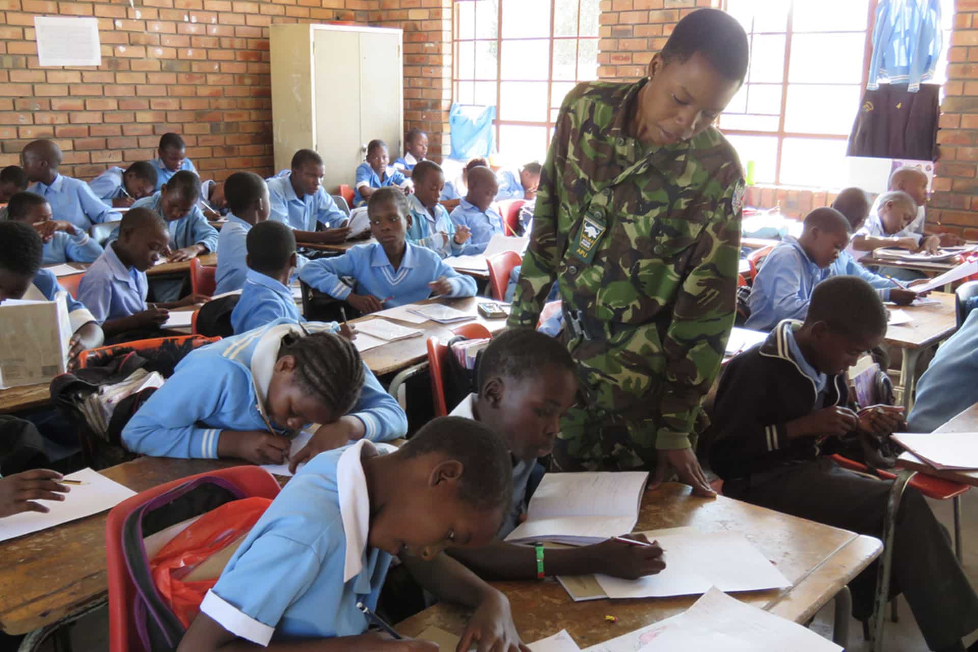 A member of the Black Mambas working with students in the Bush Babies program