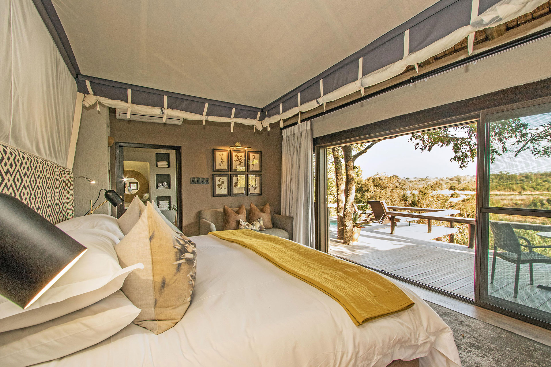 The Waterhole Suite at Simbambili Game Lodge – a lodge from the Thornybush collection.