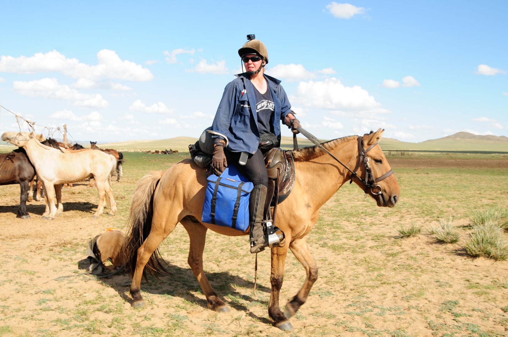 Holly Budge during her 1000km horse ride through the Mongolian desert.