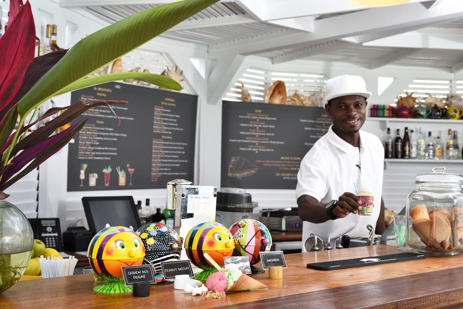 Delicious treats on offer for kids of all ages at the pool bar at Essque Zalu Zanzibar – one of the top rated Zanzibar resorts with Kids Clubs.