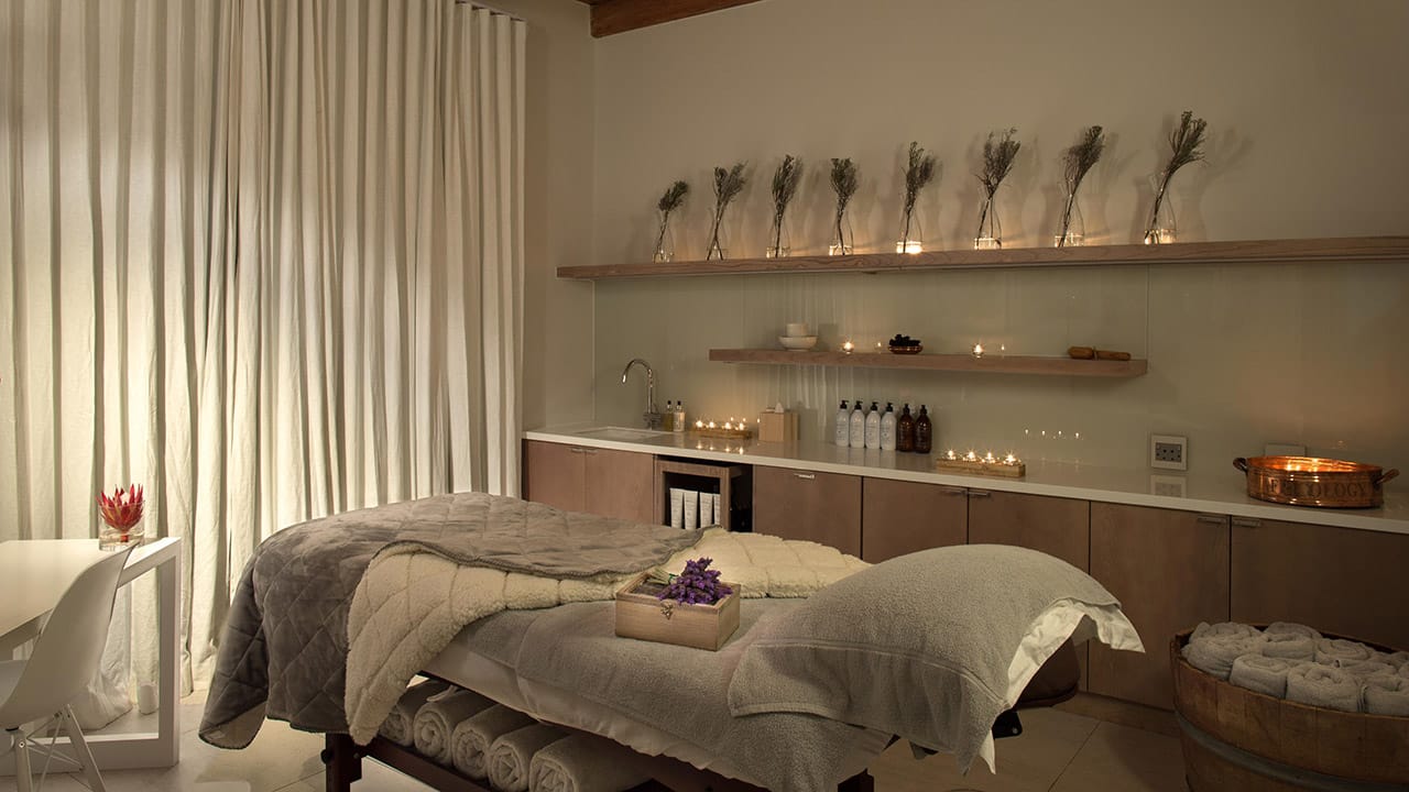 spa_treatment_room_scaled