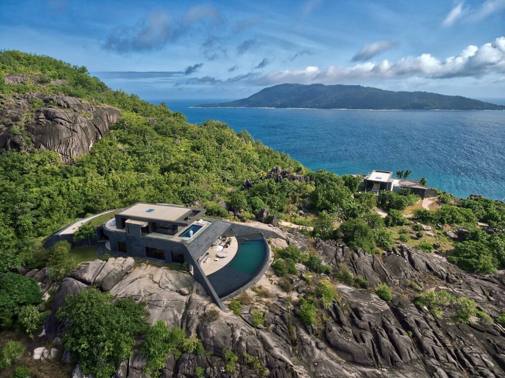 The ultra-exclusive Six Senses Zil Pasyon is located on the picturesque granite island of Félicité surrounded by stunning coral-fringed beaches and lush tropical forests.