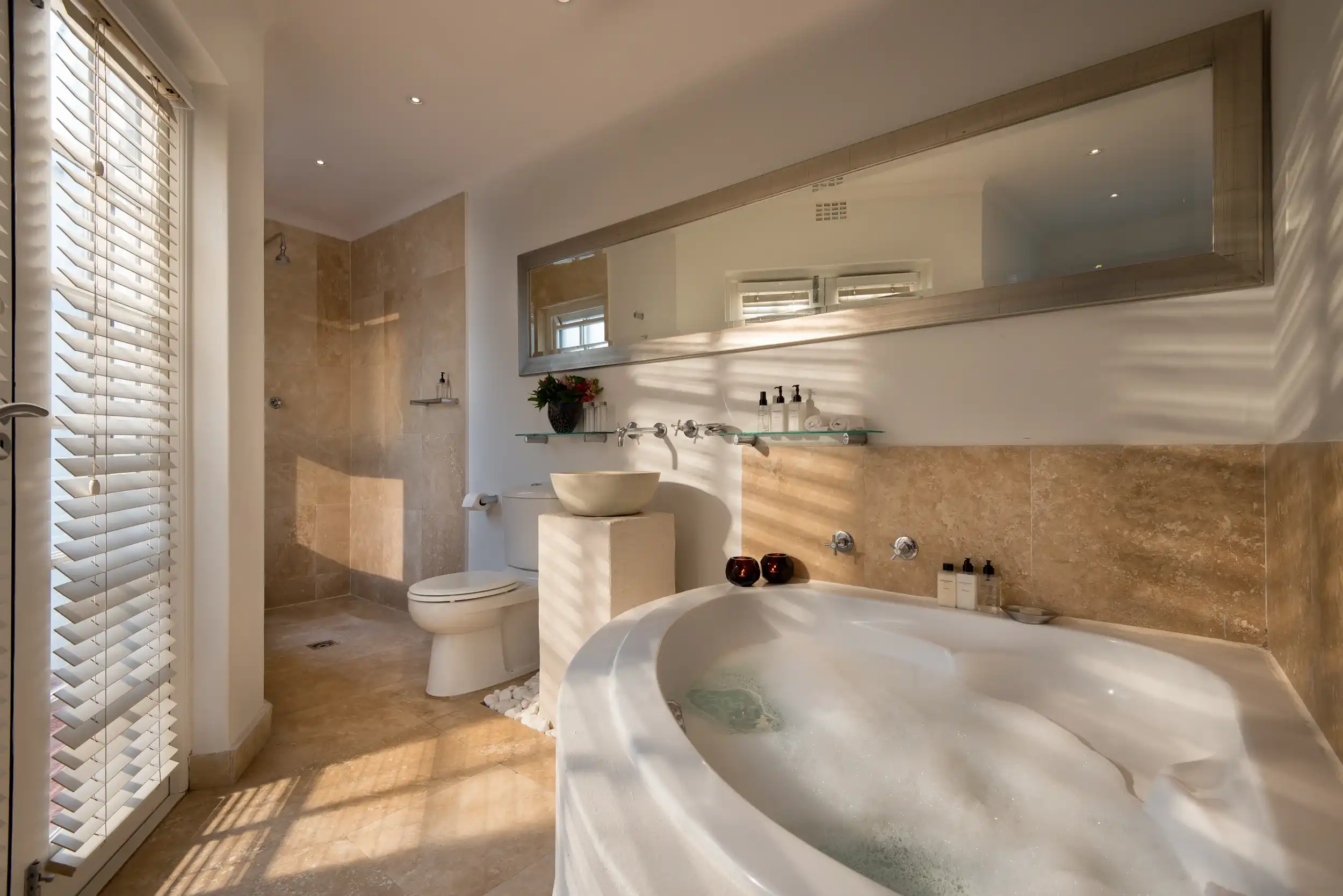 cape_cadogan-luxury_room_-__bathroom1_049_9_11zon