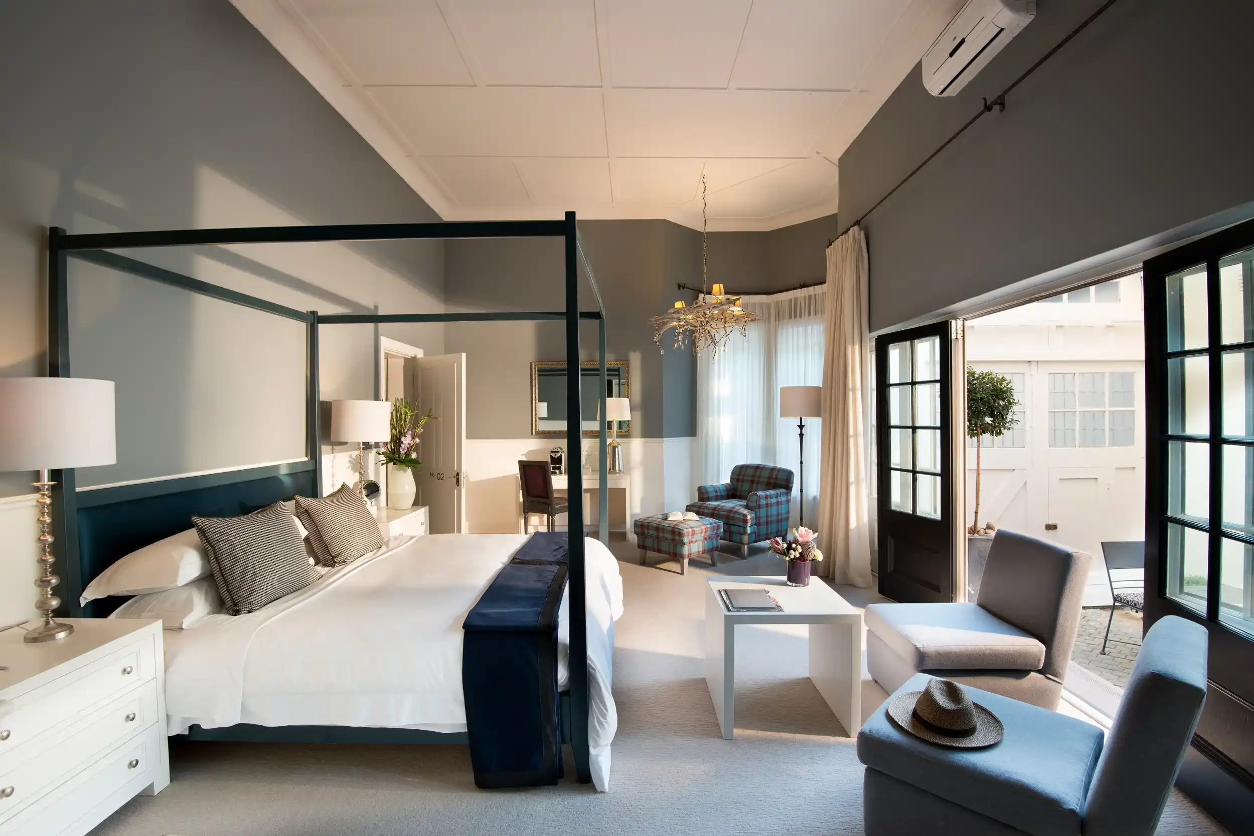 cape_cadogan_-_luxury_room_-_bedroom_000_24_11zon