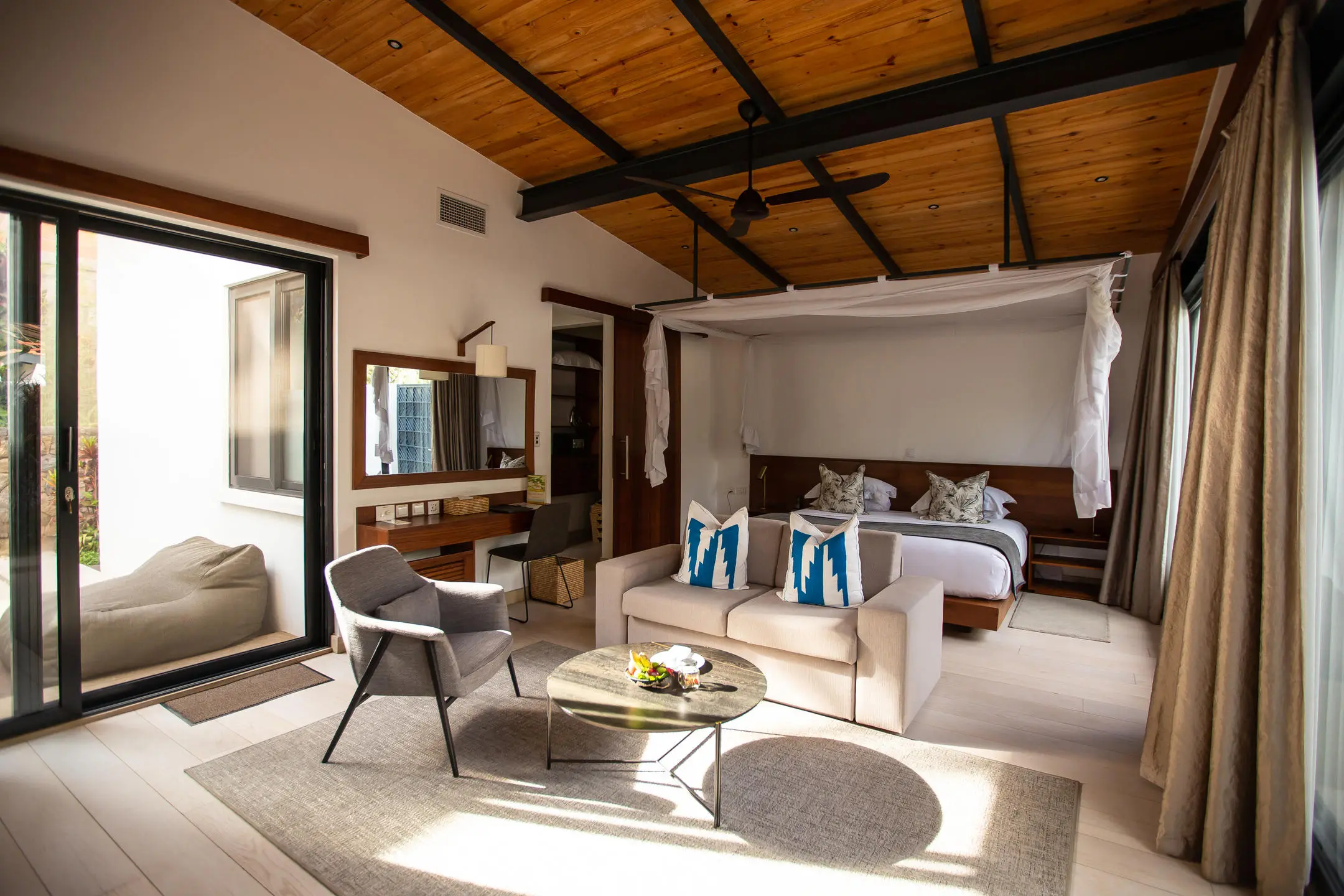 Copy of pool_villa_-_bedroom_morning_light__shadows