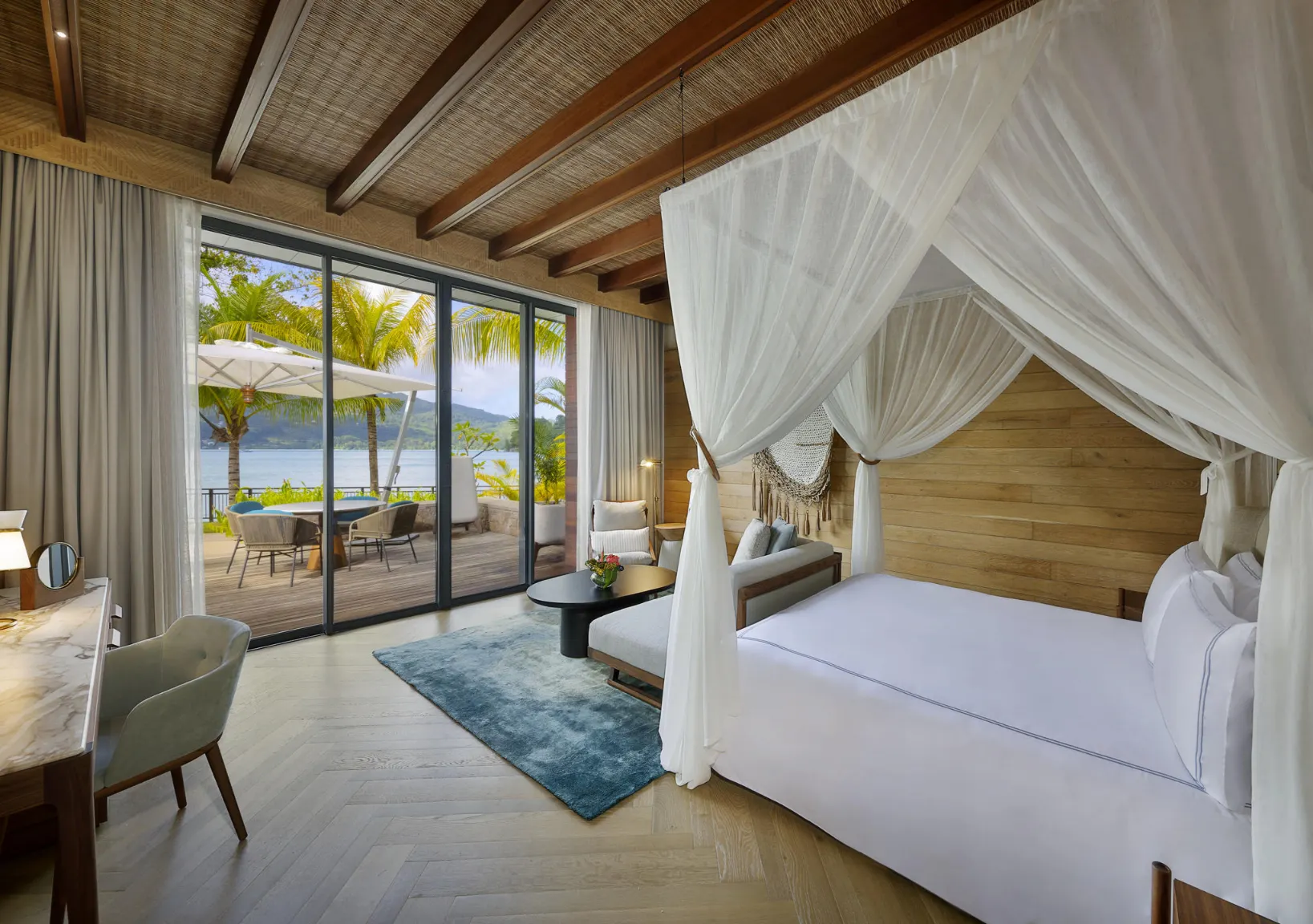 bay_house_one_bedroom_pool_suite1