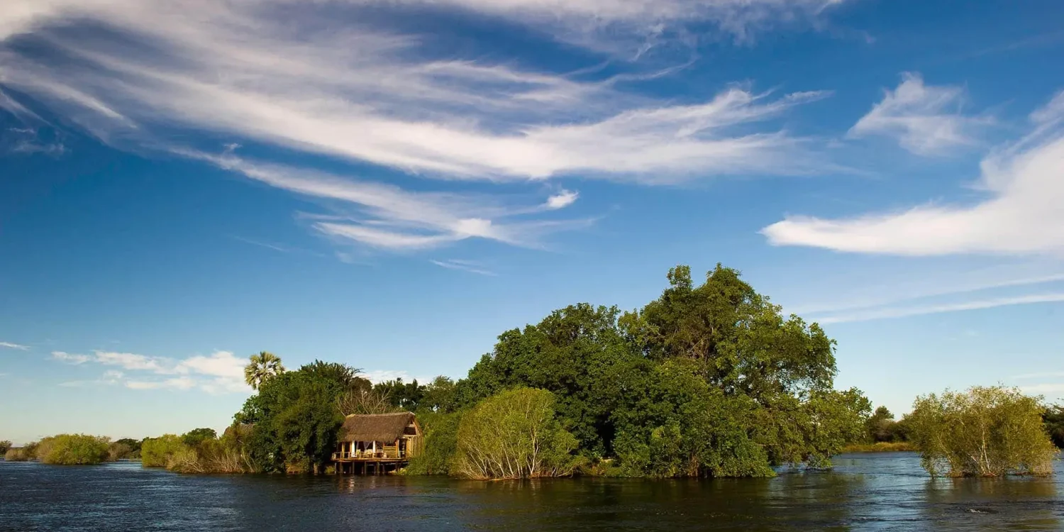 Luxury-Eco-Lodges_0003_Sindabezi-Island-